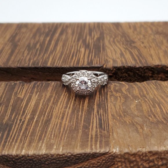 Size 7 925 Sterling Silver Beautiful Halo Setting Cubic Zirconia Ring - Picture 3 of 9